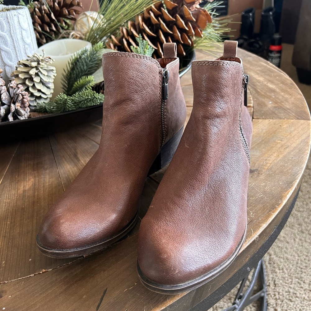 Lucky Brand Women’s Brown Leather Ankle Boots. Size 9